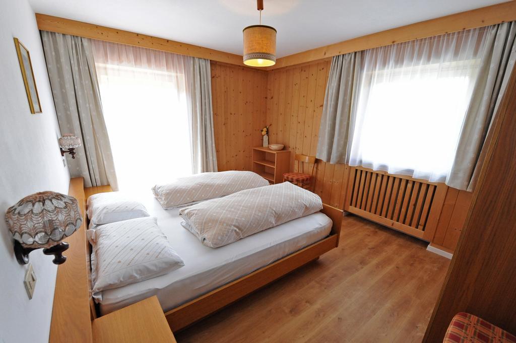 Apartments Villa Rosa Selva di Val Gardena Szoba fotó