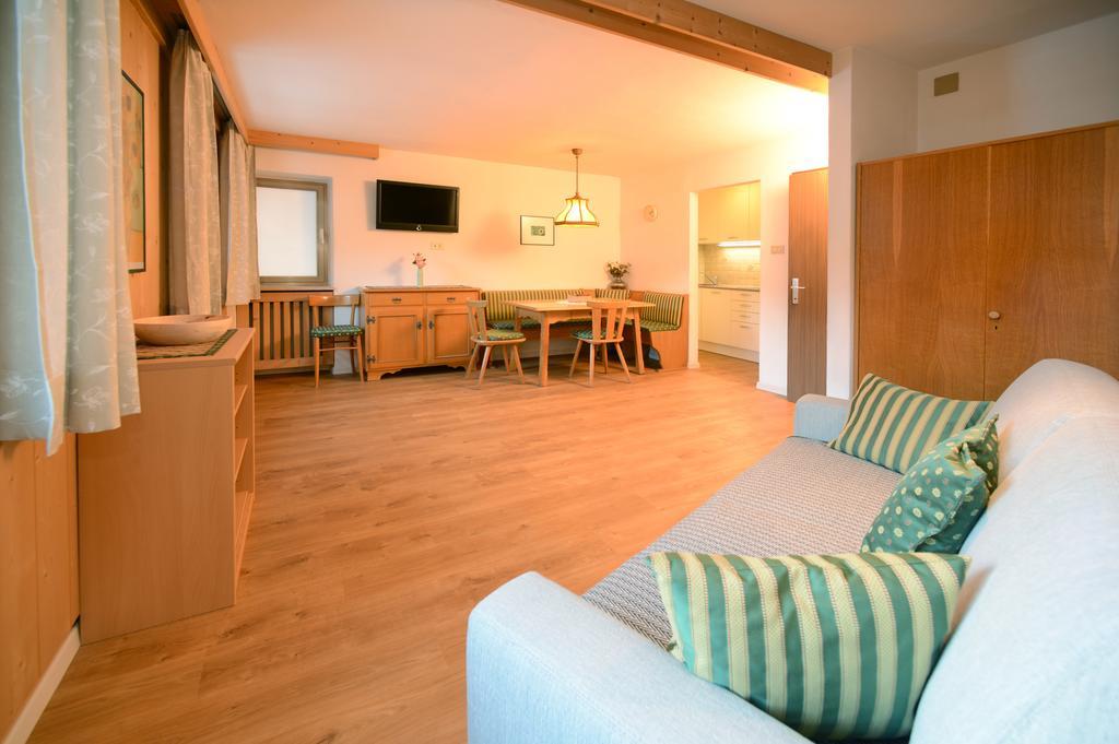 Apartments Villa Rosa Selva di Val Gardena Szoba fotó