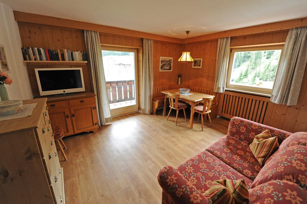 Apartments Villa Rosa Selva di Val Gardena Szoba fotó